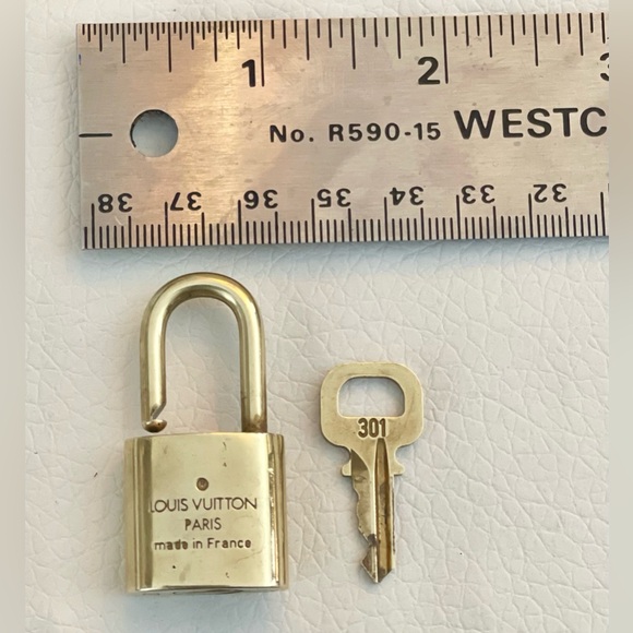 Louis Vuitton Lock & Key #301 - Picture 6 of 7